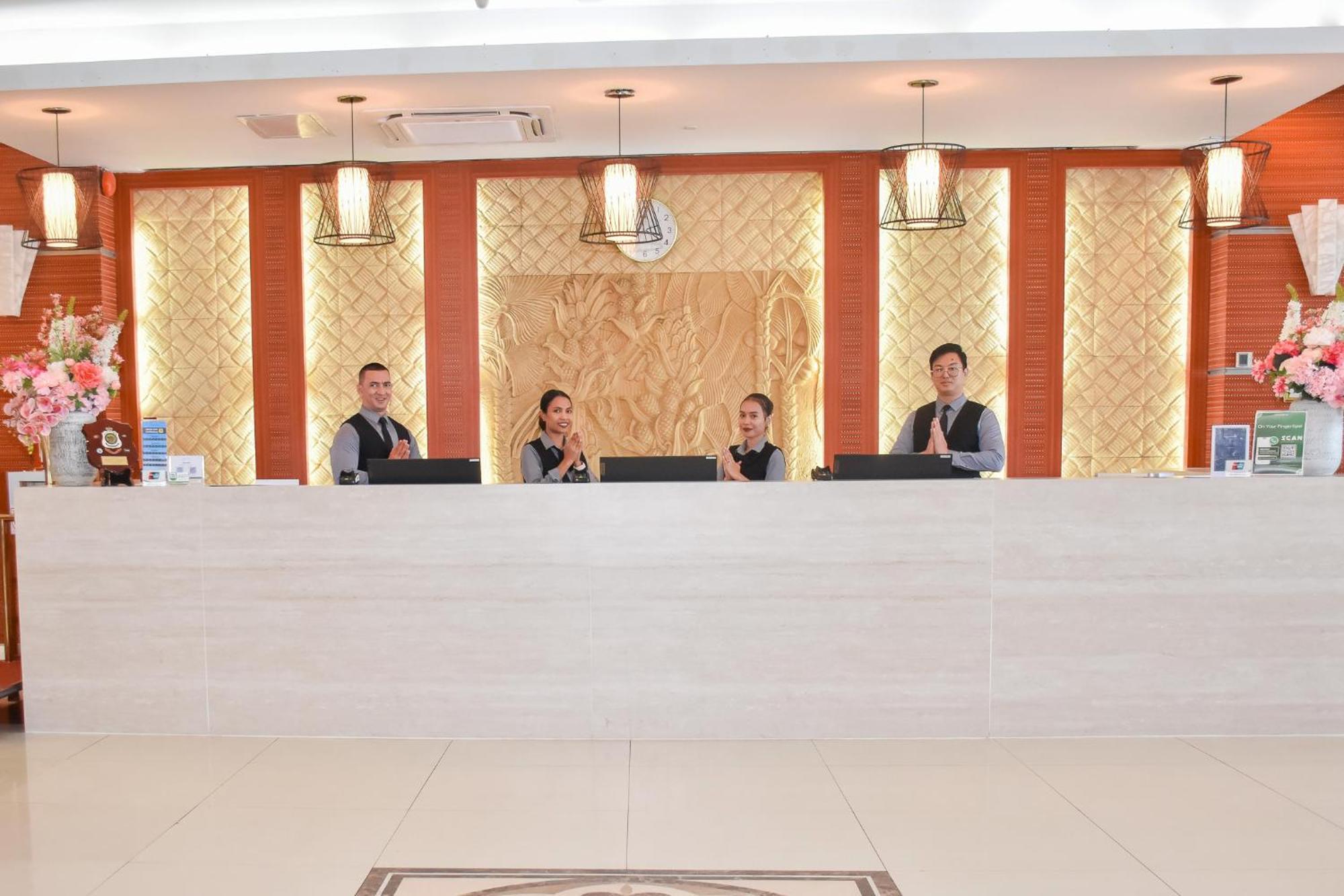 דילי Timor Plaza Hotel & Apartments מראה חיצוני תמונה